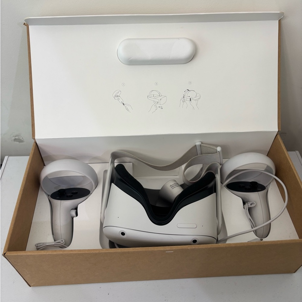 Oculus Quest 2 White Standalone VR Headset with Touch Controllers